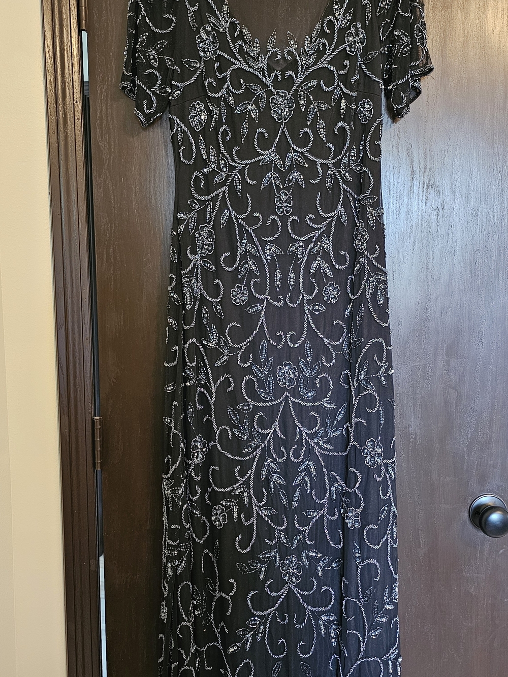 Elegant Black Beaded Evening Dress - Classic Floral Motif
